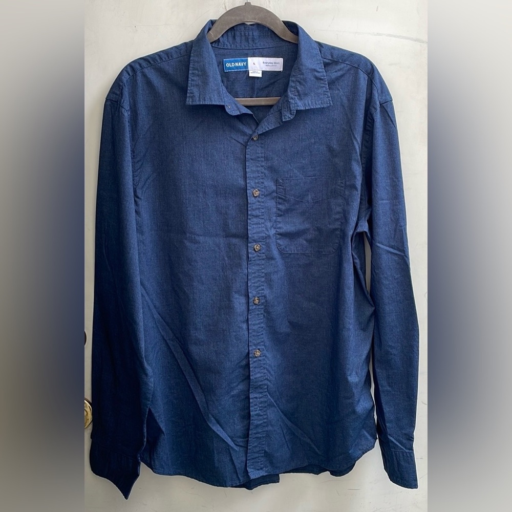 Old Navy Long Sleeve Everyday Shirt regular fit. Used but in good condition